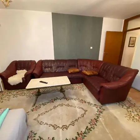 Apartman Titanik * توزلا
